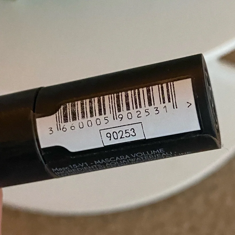 Yves Rocher Volume black mascara in NOIR